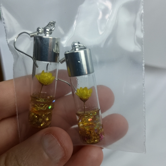 NEW Barbiecore Yellow Flower‎ Silver Dangling Gift earrings (#0285) - Picture 2 of 4